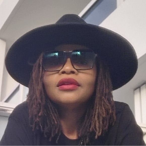 ππ MAC π SALES ππ. LIKE THIS FLYER 2B NOTIFIED WHEN I POP ON WITH πDEALSπ - Picture 11 of 16